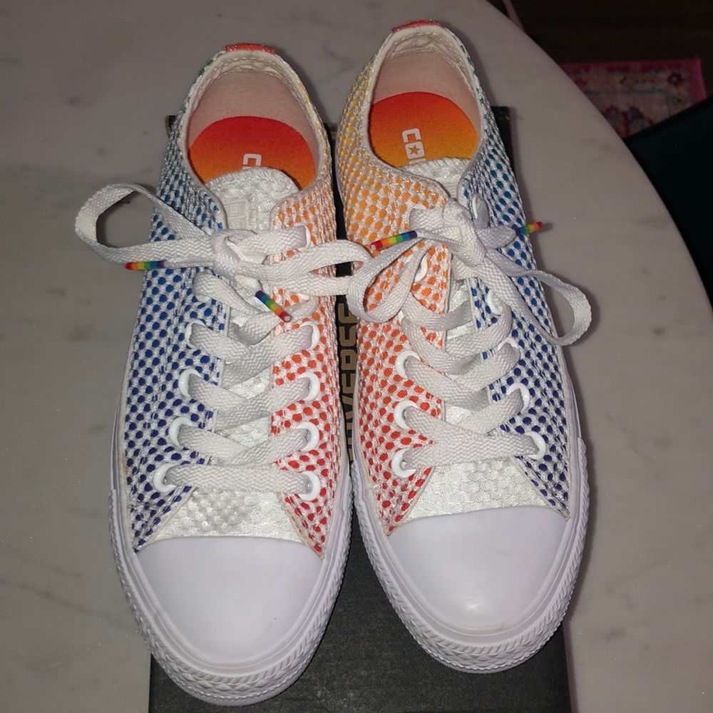 Pride converse